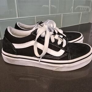 EUC Vans Kids Old Skool Suede Sneakers Size 2